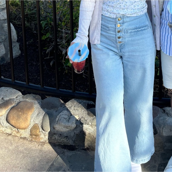 Zara Wide-Leg High-Waist Buttoned Jeans - Picture 10 of 10